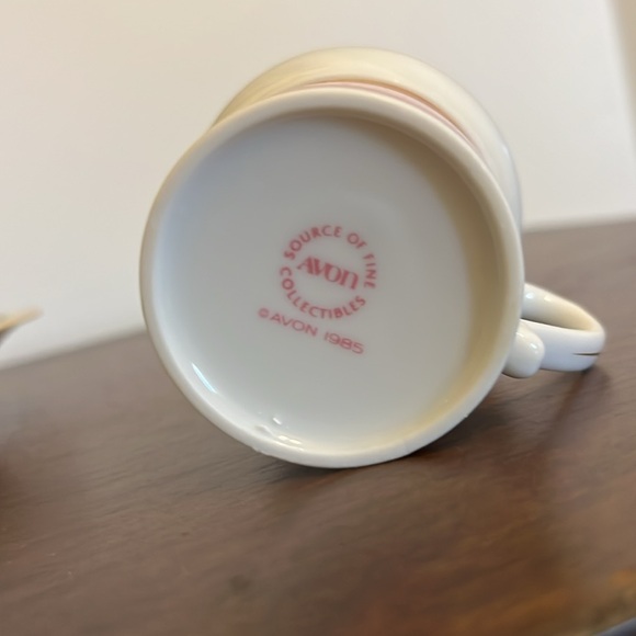 Teacup and saucer - Picture 3 of 5